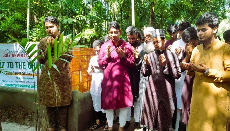 জুলাই বিপ্লবে মানারাতের শহীদ শাকিলের কবর জিয়ারত